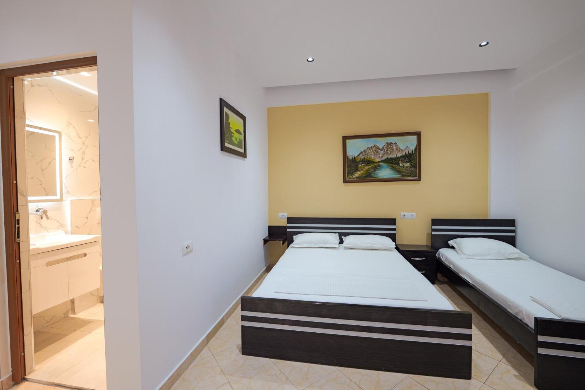 Hotel Chris Ksamil Esterno foto